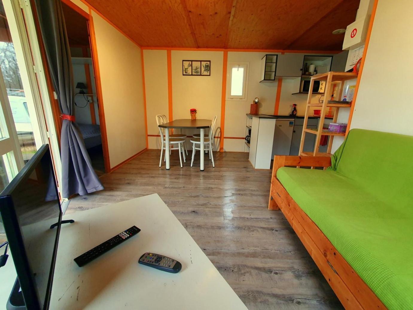 Les Chalets Du Quignon Autry-le-Chatel 外观 照片